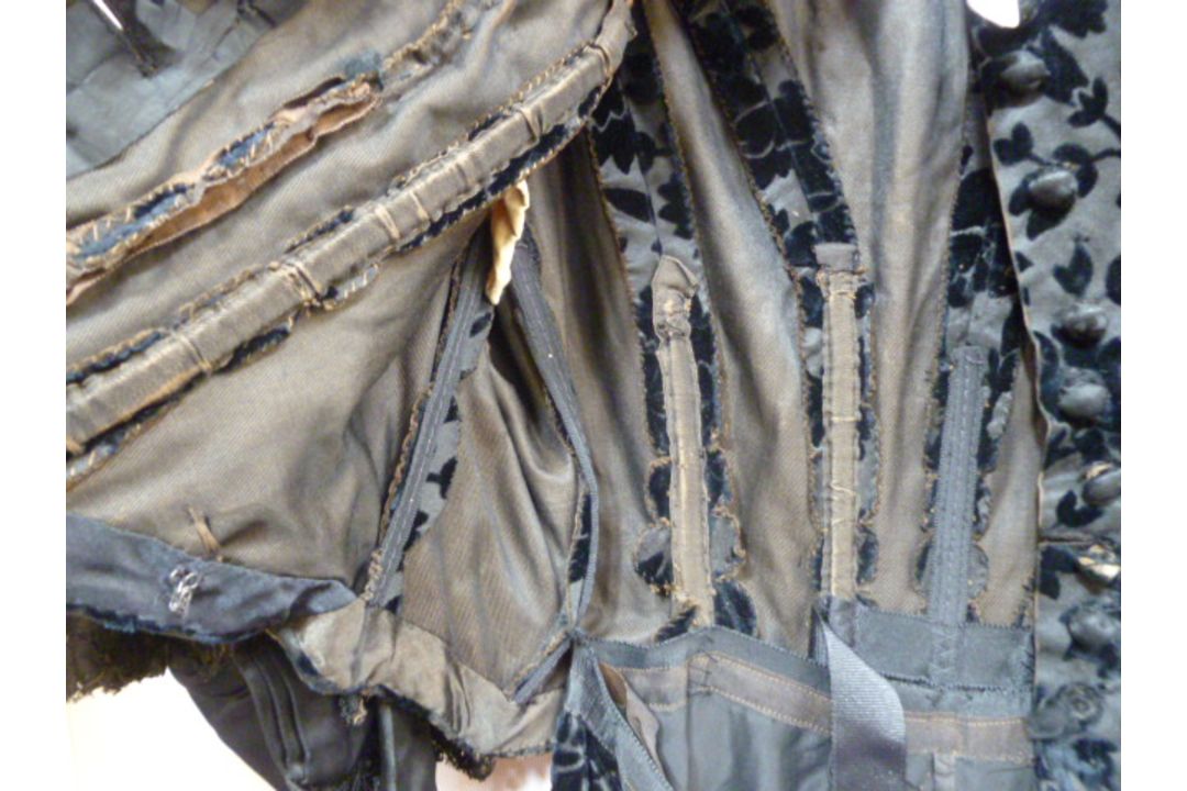 A black Victorian probably mourning dress, with cut velvet detail to the inner bodice, appliqued - Image 9 of 15