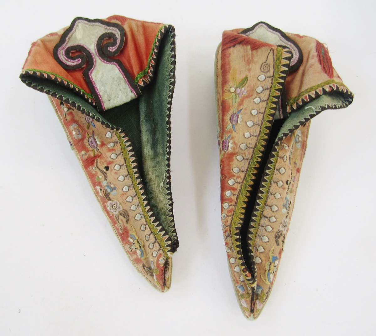 Three Turkish-style embroidered reticules, a pair of Chinese children's embroidered shoes, an - Image 5 of 7
