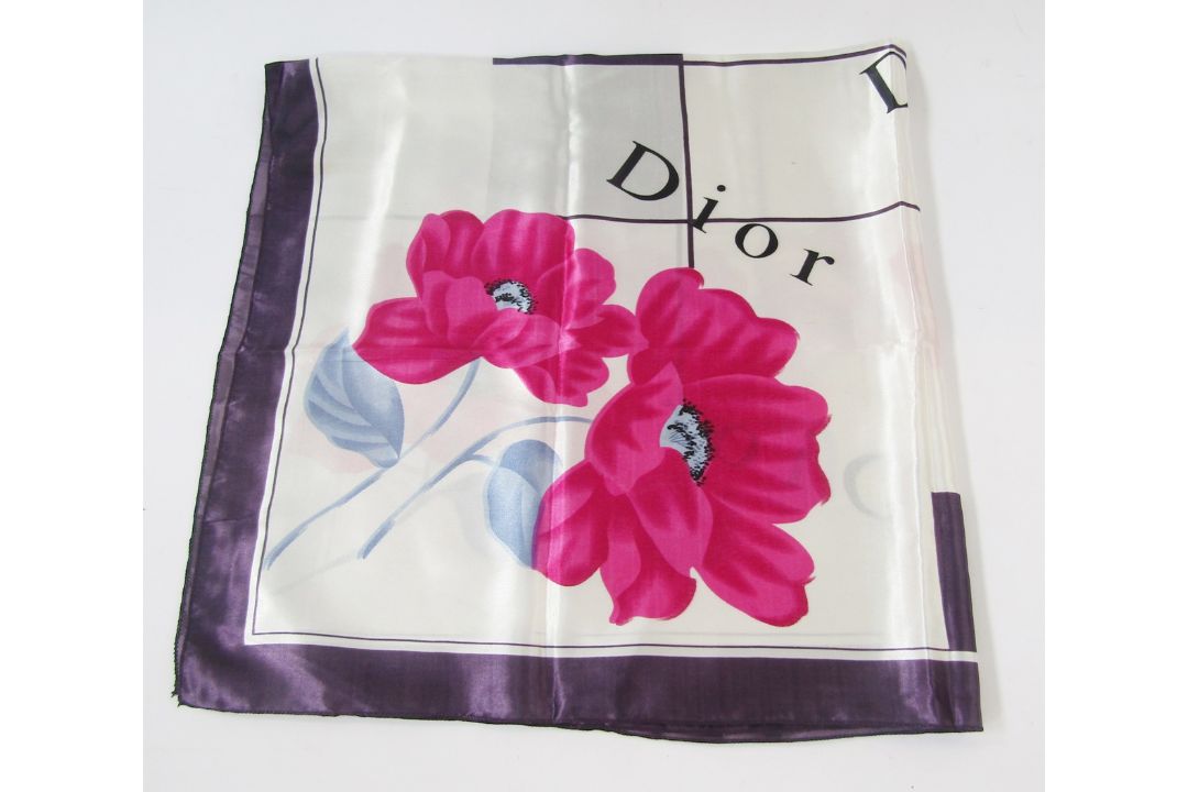 Quantity of vintage silk, polyester, wool scarves and some embroidered table linen (1 box) - Image 4 of 5