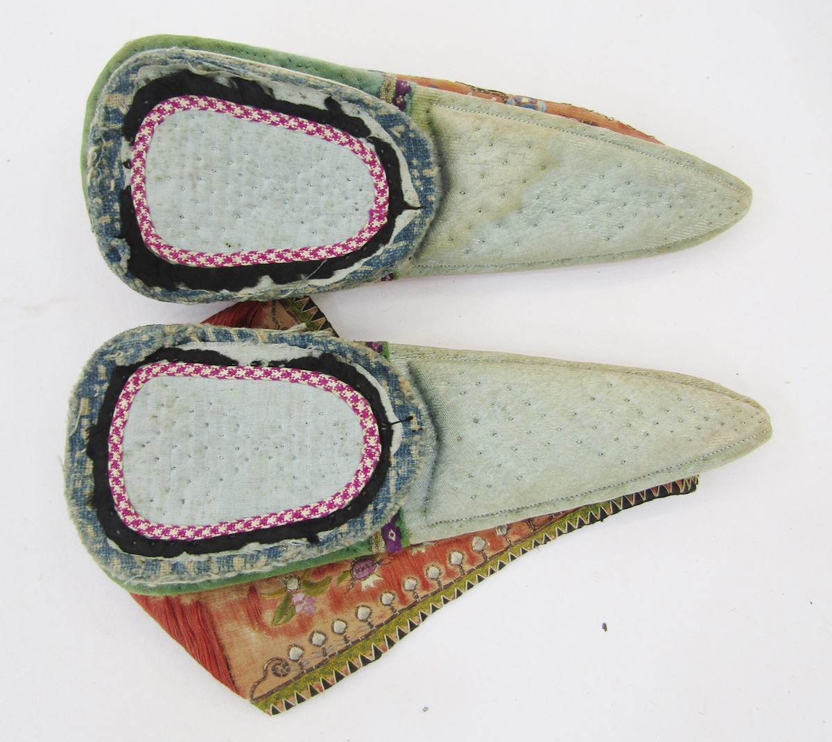 Three Turkish-style embroidered reticules, a pair of Chinese children's embroidered shoes, an - Image 7 of 7