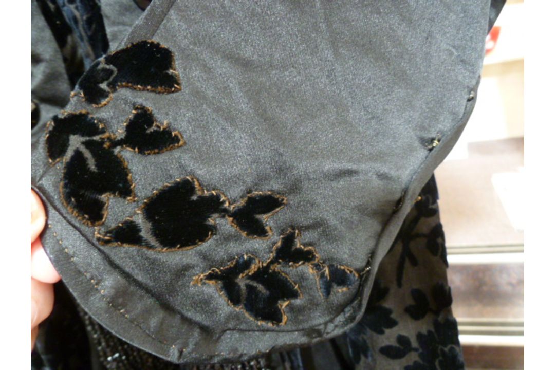 A black Victorian probably mourning dress, with cut velvet detail to the inner bodice, appliqued - Image 4 of 15