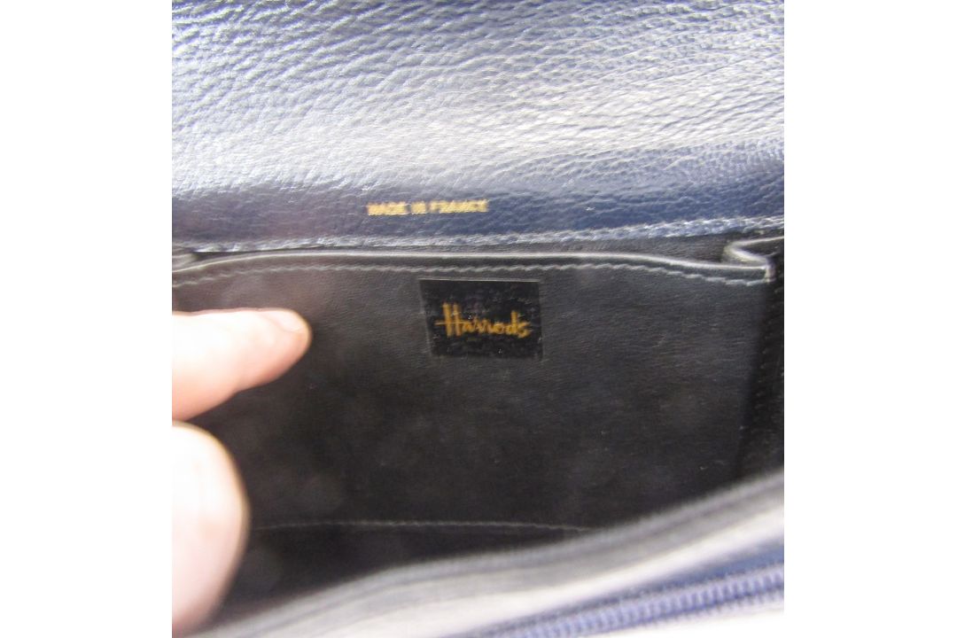 Assorted vintage bags to include a vintage crocodile bag, a dark brown patent bag printed with - Image 3 of 3