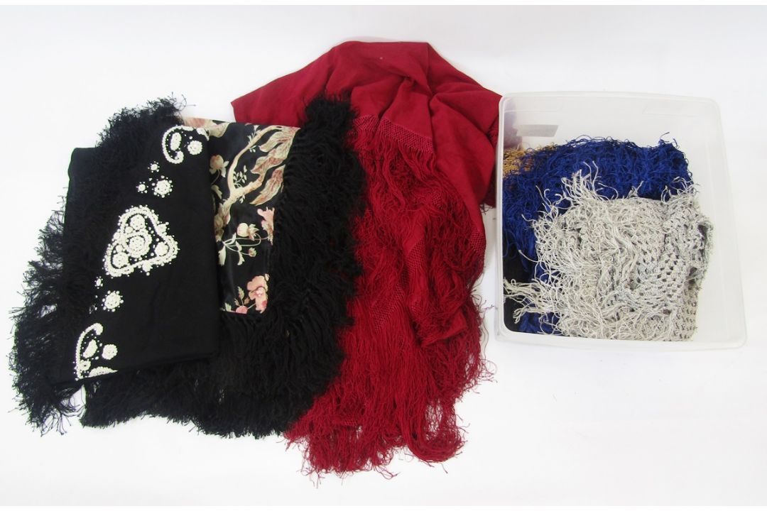 A large quantity of passementerie to include braid trims, cord and fringe detail, tie backs, three - Image 5 of 7