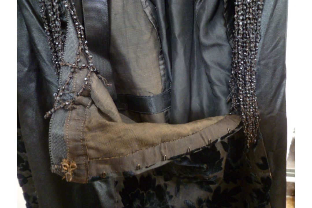 A black Victorian probably mourning dress, with cut velvet detail to the inner bodice, appliqued - Image 11 of 15