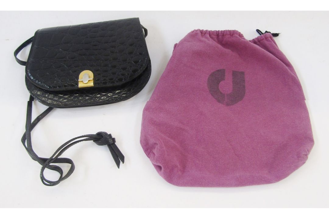 Assorted vintage bags to include a vintage crocodile bag, a dark brown patent bag printed with - Image 2 of 3