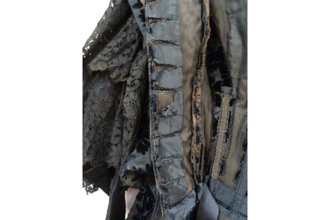 A black Victorian probably mourning dress, with cut velvet detail to the inner bodice, appliqued - Image 15 of 15
