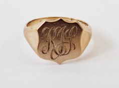 9ct gold signet ring with shield-shaped top, 5.3g approx.  Condition Report Ring size 'Q'