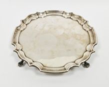 Silver calling card tray, Birmingham 1983, J B Chatterley & Sons Ltd, in the George III manner
