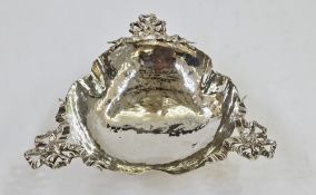Edwardian Elkington & Co silver trinket dish, shaped trefoil with three ribbon pierced handles,