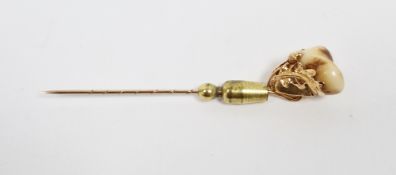Stickpin having a 14ct yellow gold mount in the form of an acorn and oak leaves with a heart