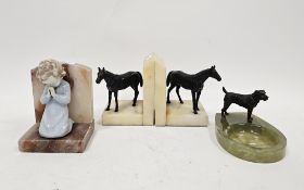 Pair of Art Deco onyx bookends, each surmounted by a cold painted spelter black horse, 12cm high, an