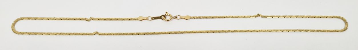 9ct gold chevron-pattern chain necklace, 3.3g approx.