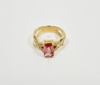 Yellow metal, pink tourmaline and diamond ring, comprising a central claw-set rectangular mixed
