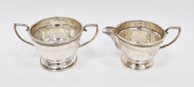 George V silver sugar bowl and milk jug, Birmingham 1932, Roberts & Dore, each of circular form with