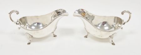 Pair of silver sauceboats in revived Georgian-style, Birmingham 1937/1938, each oval with