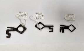 Three medieval iron keys, possibly 14th/15th century, each with lozenge shaped bow, largest 6cm long
