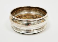 Elizabeth II silver and mahogany wine-coaster, hallmarked London, 1995, with turned mahogany base,