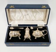 Silver three-piece cruet set, Sheffield 1952, Mappin and Webb, comprising salt with blue glass