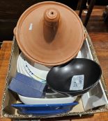 Extensive Chinese rice grain style service, including bowls, cups, plates etc., a large tagine