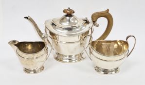 Silver three-piece bachelor's teaset by Henry Matthews, Birmingham 1921, comprising teapot, sugar
