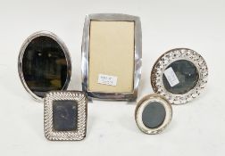 George V silver photograph frame by Henry Williamson Ltd, Birmingham 1913, of rectangular form