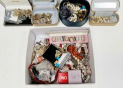 Quantity of costume jewellery including a blue and white paste bangle, a paste butterfly brooch, a