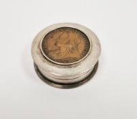 Late Victorian silver pillbox by James Deakin & Sons, Chester 1900, of circular form, the cover