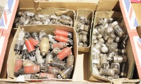 Quantity of loose electronic tube valves including Zaevix 6K7, Emitron EF80/68X6, Brimar PCC84,