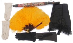 Quantity of ladies leather short gloves, a pair of Edwardian knitted gloves, an undyed lace collar
