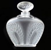 Contemporary Lalique glass perfume bottle, Flacon Singapore, signed to underside Lalique France,