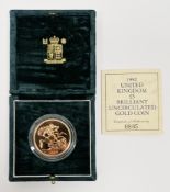 Elizabeth II 1992 gold brilliant uncirculated £5 coin, in original fitted box with certificate