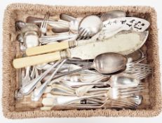 Mixed lot of silver plated flatware including 26 Old English pattern spoons, 24 rattail pattern