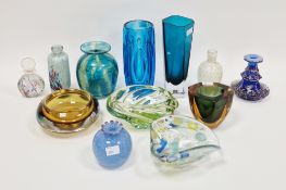 Quantity of art glass to include a Mona Morales-Shildt (1908-1999) cased amber glass bowl, signed to