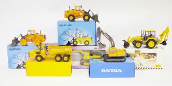 Scoop diecast models to include Volvo EC280, two Volvo BM L 180C together with Siku 3510 Hydraulic