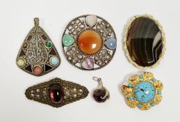 Gilt metal and banded agate brooch (damaged), a silver bird's claw pendant and various other costume