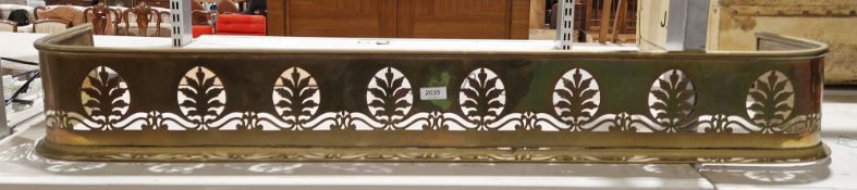 19th century brass fire fender with pierced leaf decoration, 112cm long Condition Report Surface