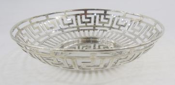 Edward VII silver pierced key-pattern small circular dish, hallmarked London, 1906, makers marks for