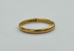 22ct gold wedding band, 2.7g, ring size Q
