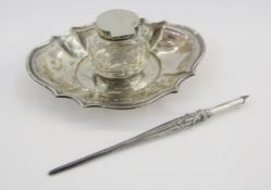 Edwardian silver mounted glass inkwell on silver stand, the oval base with fluted border, hallmarked