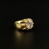 A hallmarked 9ct gold ring inset with a large cubic zirconia stone. Gross Weight: 19.38g Size Y
