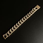 A mens white metal curb chain bracelet. (Tests as silver). Weight 213g L.23cm