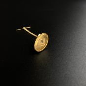 A 9 carat gold tie tack hallmarked LAO inset with a diamond. Gross weight: 4.74g