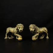 A pair of 20th century Italian School brass lions in the manner of Flaminio Vacca. H.14cm
