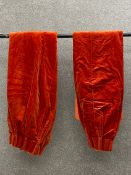 A pair of vintage velvet curtains. L.200 W.160 cm. (Each curtain).