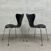 A pair of contemporary Series 7 white bent plywood dining chairs C.2000 raised on splayed tubular