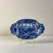 An early 19th century blue and white pearlware Game Keeper pattern tureen stand having a central