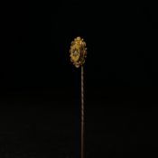 A C.1900 14ct gold tie pin with a simple rope and bobble surround inset with a Victorian cut