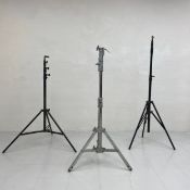 Three vintage studio lighting or photography tripods with adjustable heights. H.105cm (black