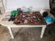 A mixed collection of vintage ladies dress items to include a pair of Christian Dior gloves, a