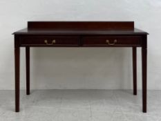 A contemporary Georgian style mahogany side table having a rectangular thumb moulded top with a
